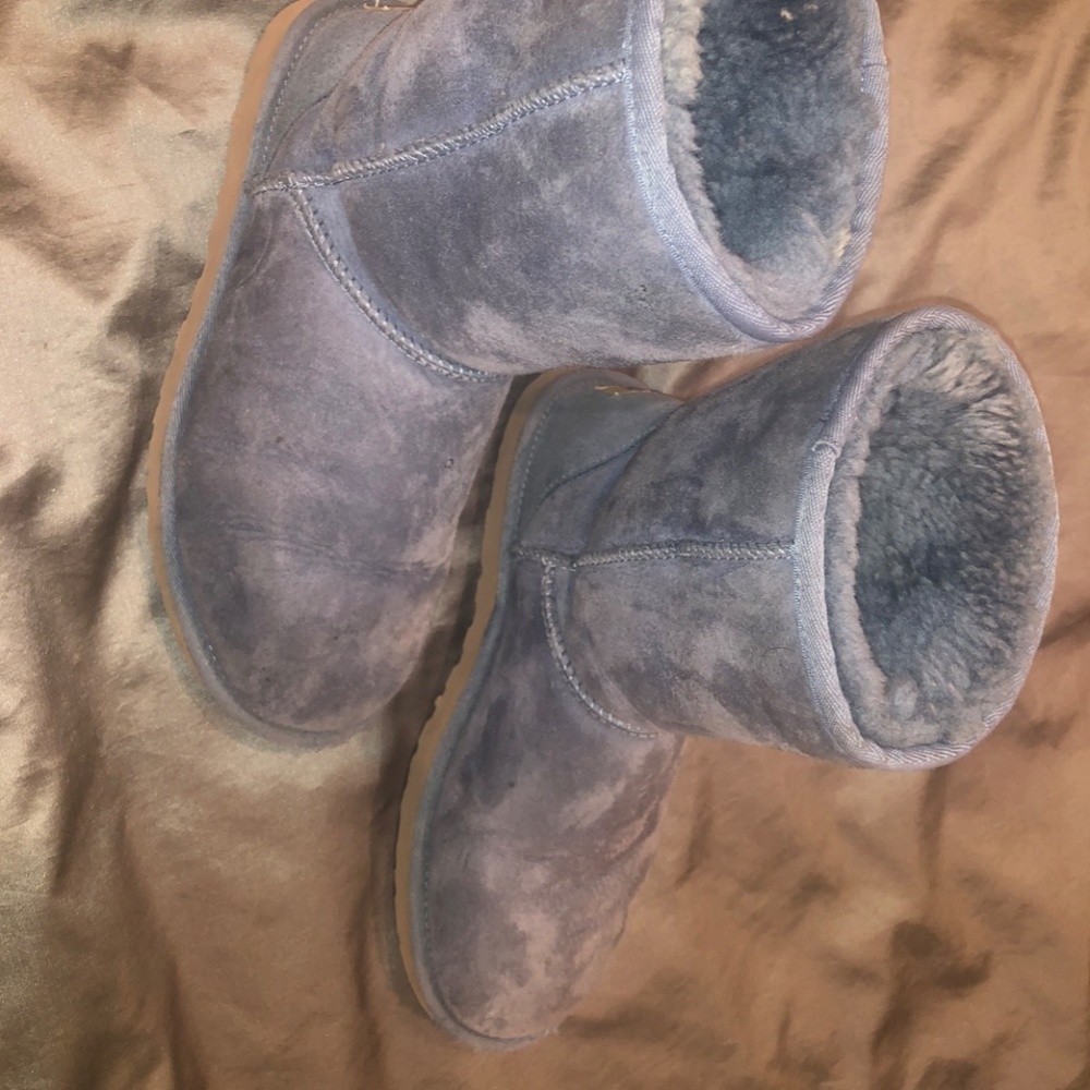 7 - light blue short uggs, lightly worn